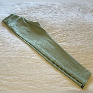 ONZIE stretch fit, mint color, textured leggings. Size S/M.